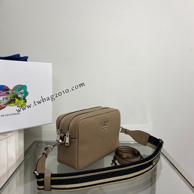 Prada專櫃新款雙肩帶鹿皮紋牛皮斜挎包 1BH082 普拉達頂級原單男士肩背包 csp1043